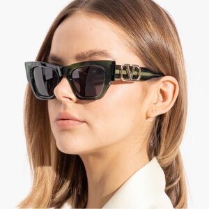 Valentino V SETTE-VLS-166D, Stylish Green Sunglasses, Authentic $890